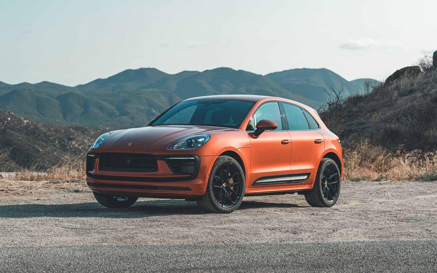 Comparison Porsche Macan S 2022 vs Chevrolet Tahoe High Country